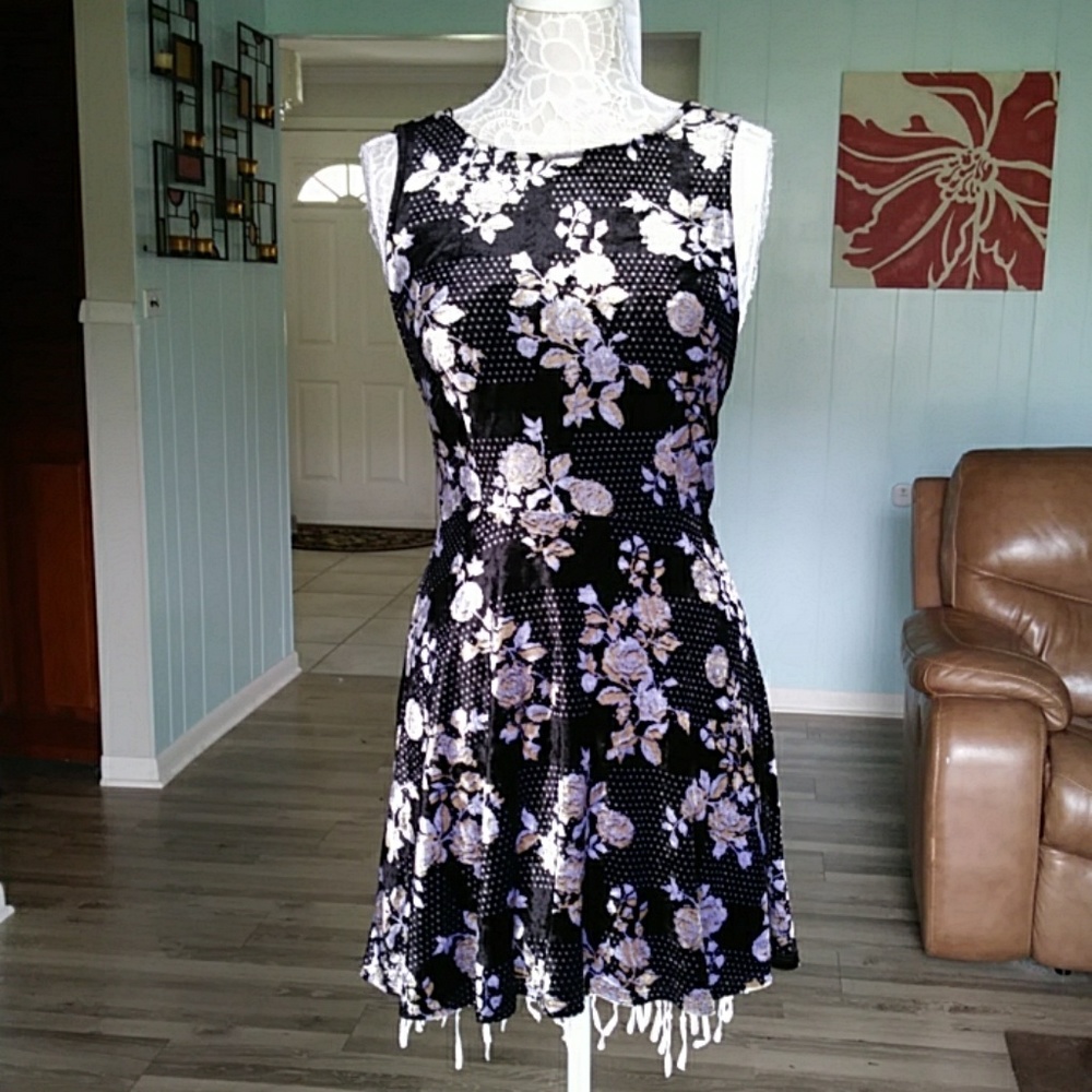 NWOT Topshop black floral sleeveless velvet dress